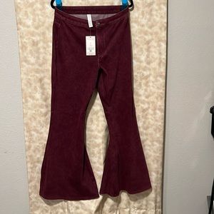 Halara flare bell bottom pants! High waisted. Back pockets. Super soft.